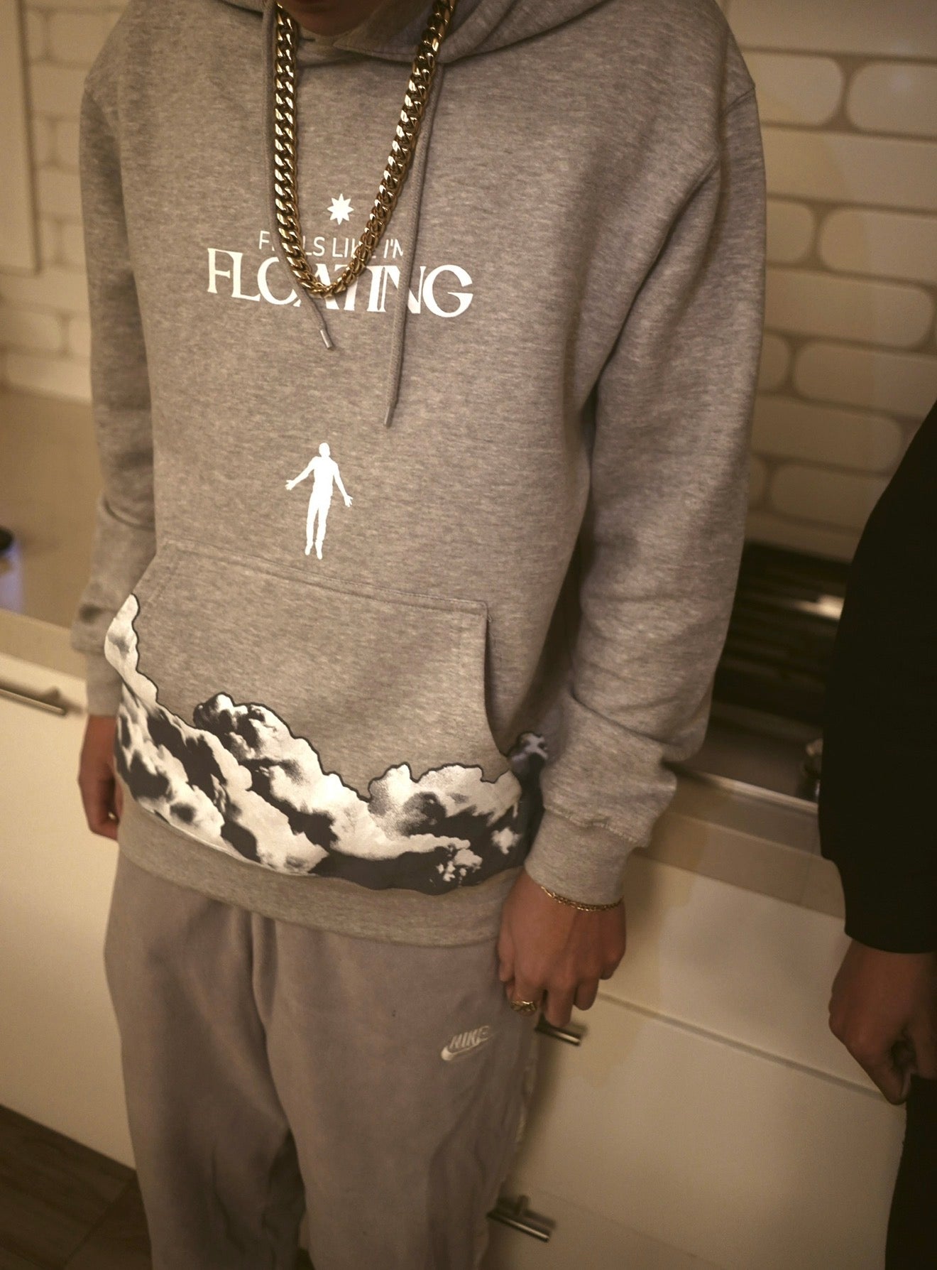 FEELS LIKE IM FLOATING